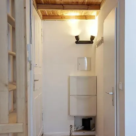 Apartman Central, Cozy, Designed 1-br At Akazienkiez