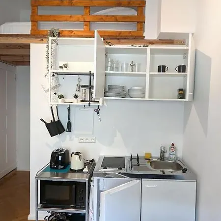 Appartement Central, Cozy, Designed 1-br At Akazienkiez