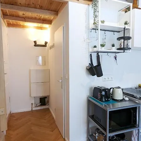 Central, Cozy, Designed 1-br At Akazienkiez Apartman *