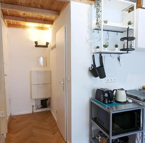 Central, Cozy, Designed 1-br At Akazienkiez アパート *