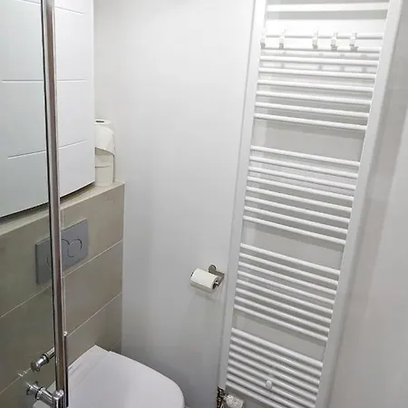 Appartement Central, Cozy, Designed 1-br At Akazienkiez *