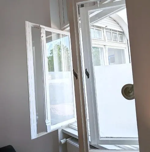 Central, Cozy, Designed 1-br At Akazienkiez Apartman