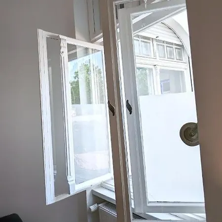 Central, Cozy, Designed 1-br At Akazienkiez Apartament